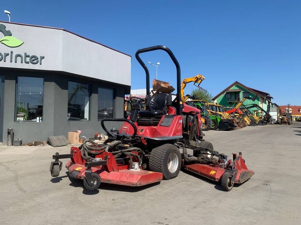 Toro R3240T Toro R3240T - Korrëse bari i kopshtit: foto 1 Toro R3240T Toro R3240T - Korrëse bari i kopshtit: foto 1