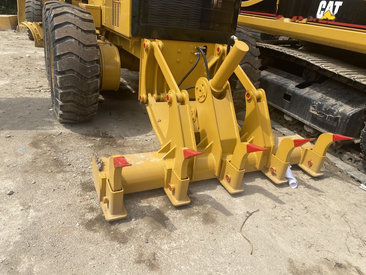 Caterpillar 140H - Makinë niveluese: foto 4 Caterpillar 140H - Makinë niveluese: foto 4