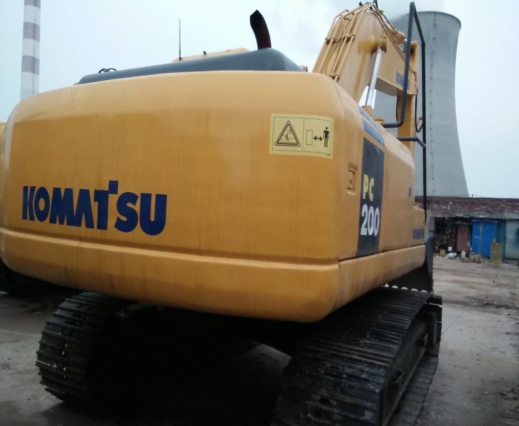 Komatsu PC200-7 - Ekskavator me zinxhirë: foto 1 Komatsu PC200-7 - Ekskavator me zinxhirë: foto 1