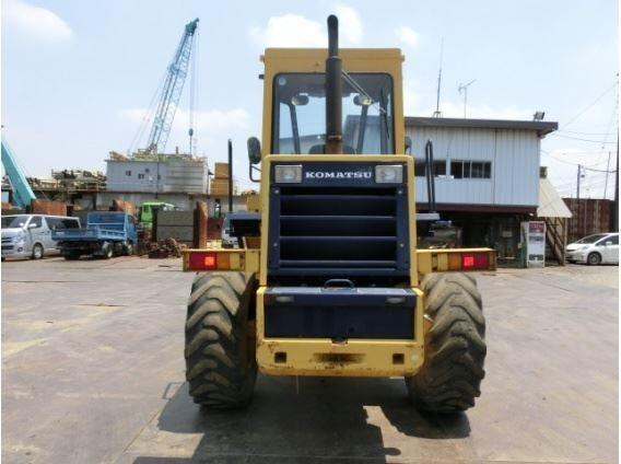 Komatsu wa100-1 - Fadrom me goma: foto 1 Komatsu wa100-1 - Fadrom me goma: foto 1