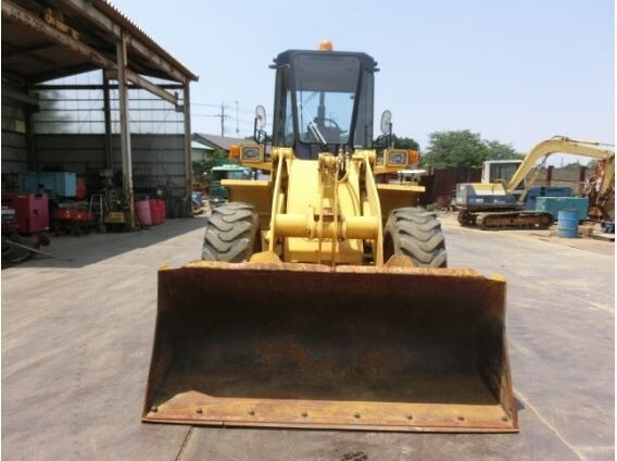 Komatsu wa100-1 - Fadrom me goma: foto 4 Komatsu wa100-1 - Fadrom me goma: foto 4