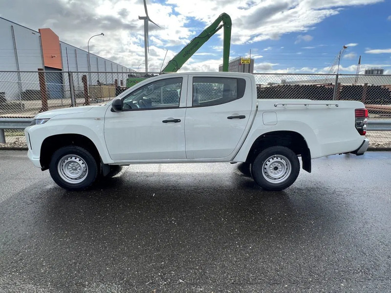 Mitsubishi L200 4x4 - 8 UNITS in WHITE 2.5 D GL Double Cab - EURO 2 - NEW!! Ready for work!!!** - Pick up, Kamioncine dopio kabinë: foto 1 Mitsubishi L200 4x4 - 8 UNITS in WHITE 2.5 D GL Double Cab - EURO 2 - NEW!! Ready for work!!!** - Pick up, Kamioncine dopio kabinë: foto 1