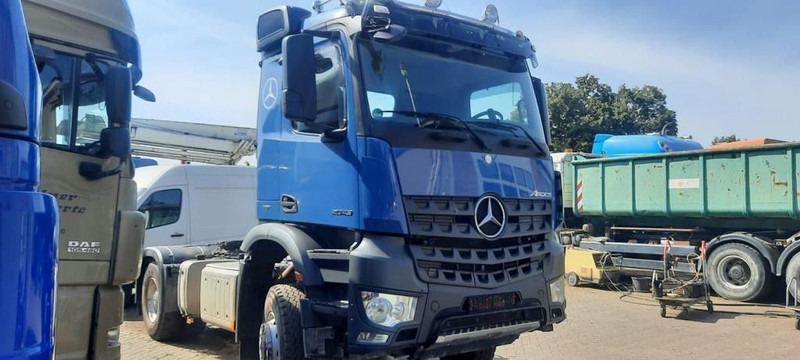 Mercedes-Benz 2043 Arocs 4x4 - Gjysmë-kamion: foto 2 Mercedes-Benz 2043 Arocs 4x4 - Gjysmë-kamion: foto 2