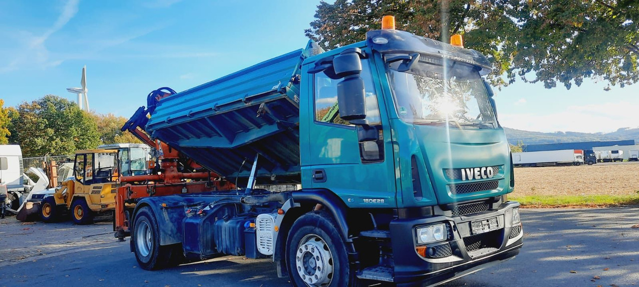 Iveco ML180E28K 4x2 mit Kran/Funk/Greifer - Kamion vetëshkarkues, Kamion me vinç: foto 4 Iveco ML180E28K 4x2 mit Kran/Funk/Greifer - Kamion vetëshkarkues, Kamion me vinç: foto 4