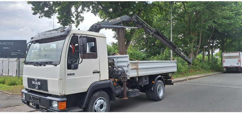 MAN 10.163 Kipper mit Kran+Greifer - Kamion vetëshkarkues: foto 1 MAN 10.163 Kipper mit Kran+Greifer - Kamion vetëshkarkues: foto 1