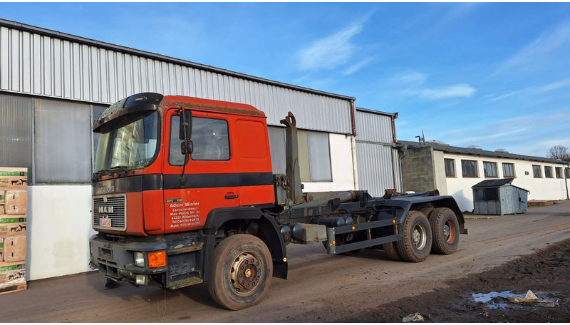 MAN 26.272 K Abroller Blatt/Blatt 6x4 - Kamion vetëngarkues: foto 4 MAN 26.272 K Abroller Blatt/Blatt 6x4 - Kamion vetëngarkues: foto 4