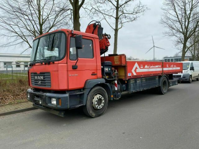 MAN ME18.284 mit Kran Not Aus Hiab 122B - Kamion me karroceri të hapur, Kamion me vinç: foto 1 MAN ME18.284 mit Kran Not Aus Hiab 122B - Kamion me karroceri të hapur, Kamion me vinç: foto 1