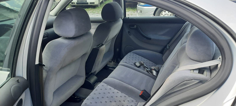 SEAT Toledo Signo 1,8 20V Autom - Veturë: foto 5 SEAT Toledo Signo 1,8 20V Autom - Veturë: foto 5