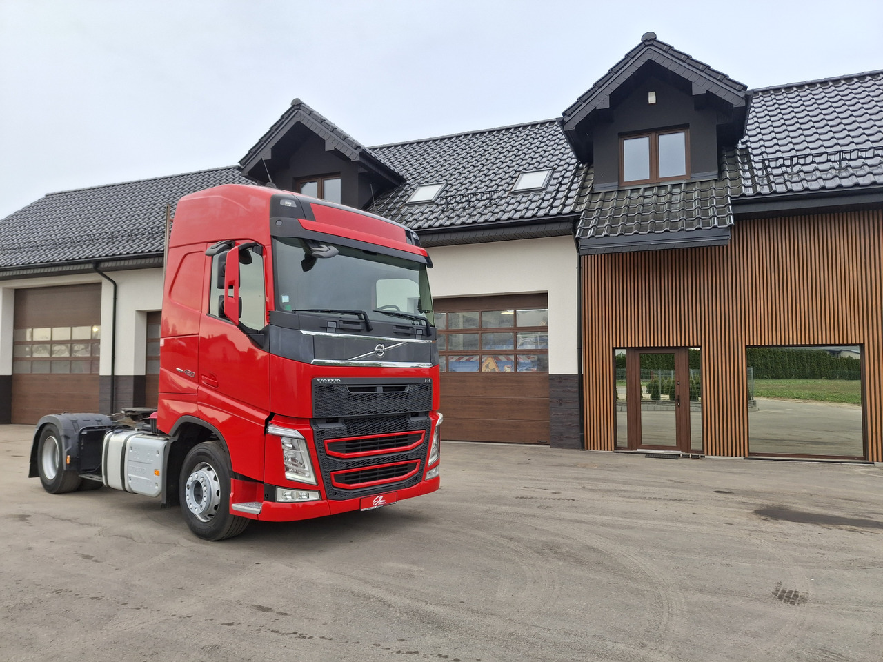 VOLVO FH 420 ADR Sattelzugmaschine Euro 6 Ciągnik Siodłowy Automat Światła LED - Gjysmë-kamion: foto 1 VOLVO FH 420 ADR Sattelzugmaschine Euro 6 Ciągnik Siodłowy Automat Światła LED - Gjysmë-kamion: foto 1