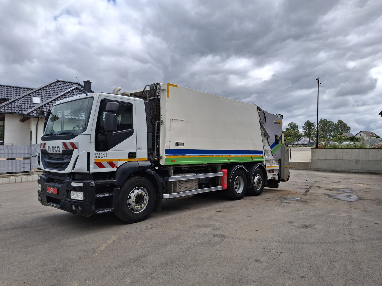IVECO Euro 6 Śmieciarka Zweikammer-Müllwagen FAUN SL5 TR2L - Kamion mbeturinash: foto 2 IVECO Euro 6 Śmieciarka Zweikammer-Müllwagen FAUN SL5 TR2L - Kamion mbeturinash: foto 2