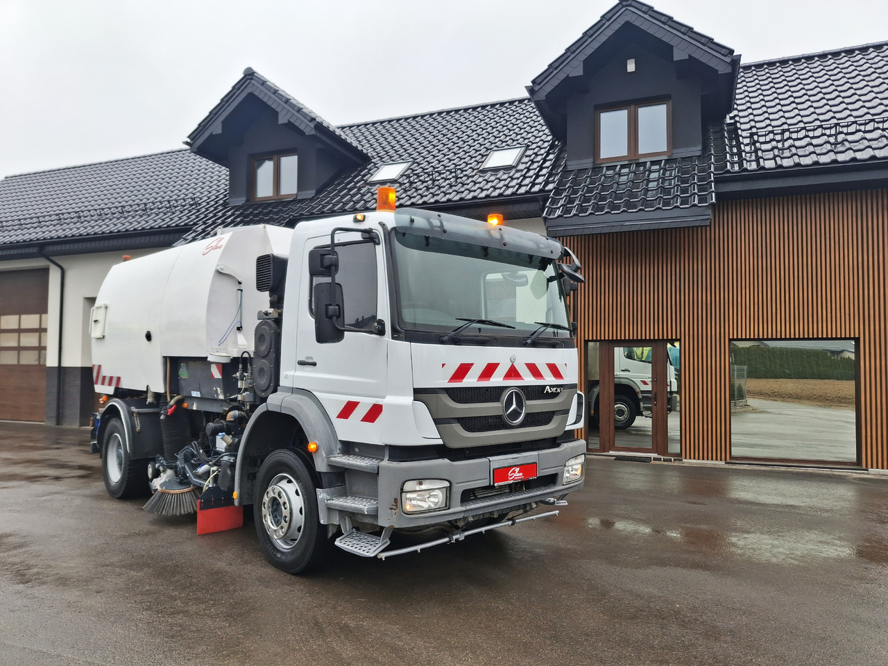 MERCEDES-BENZ Axor 1829 Zamiatarka Kehrmaschine Johnston 2 Motoren Karcher L/R - Makinë fshirëse për rrugët: foto 1 MERCEDES-BENZ Axor 1829 Zamiatarka Kehrmaschine Johnston 2 Motoren Karcher L/R - Makinë fshirëse për rrugët: foto 1