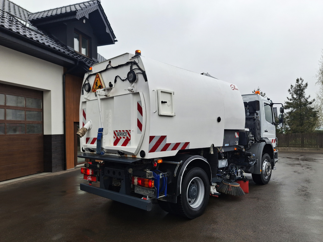 MERCEDES-BENZ Axor 1829 Zamiatarka Kehrmaschine Johnston 2 Motoren Karcher L/R - Makinë fshirëse për rrugët: foto 4 MERCEDES-BENZ Axor 1829 Zamiatarka Kehrmaschine Johnston 2 Motoren Karcher L/R - Makinë fshirëse për rrugët: foto 4