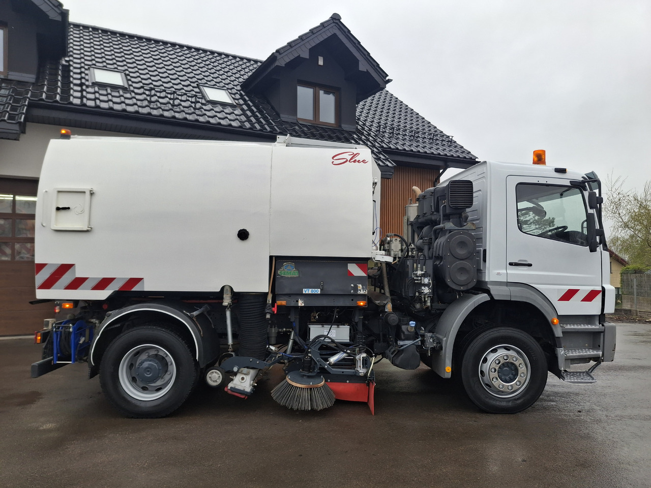 MERCEDES-BENZ Axor 1829 Zamiatarka Kehrmaschine Johnston 2 Motoren Karcher L/R - Makinë fshirëse për rrugët: foto 5 MERCEDES-BENZ Axor 1829 Zamiatarka Kehrmaschine Johnston 2 Motoren Karcher L/R - Makinë fshirëse për rrugët: foto 5