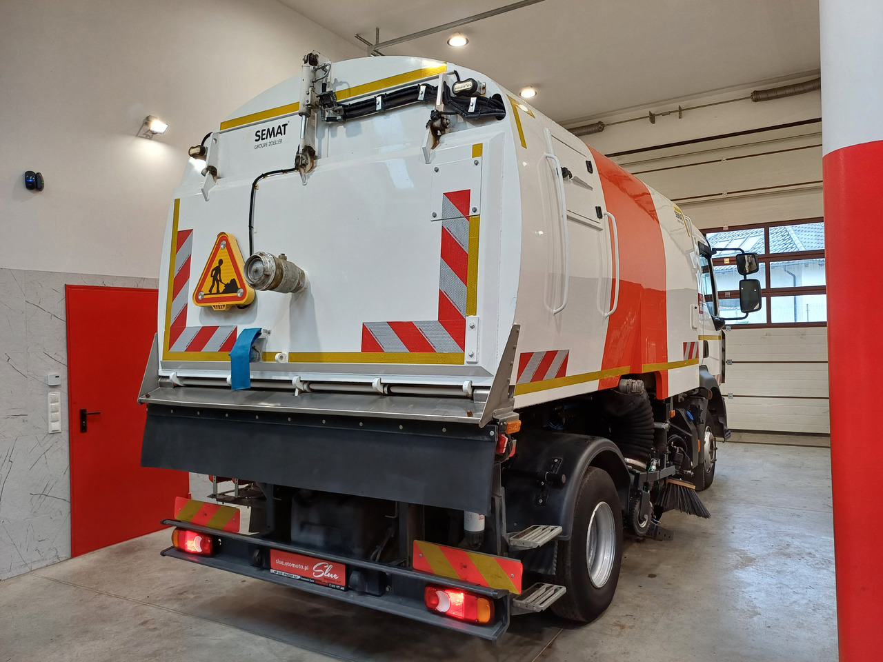 RENAULT D12 Zamiatarka Kehrmaschine 2 Motoren SEMAT Zoeller Szczotki L/R Euro 6 PM10 2017r - Makinë fshirëse për rrugët: foto 4 RENAULT D12 Zamiatarka Kehrmaschine 2 Motoren SEMAT Zoeller Szczotki L/R Euro 6 PM10 2017r - Makinë fshirëse për rrugët: foto 4