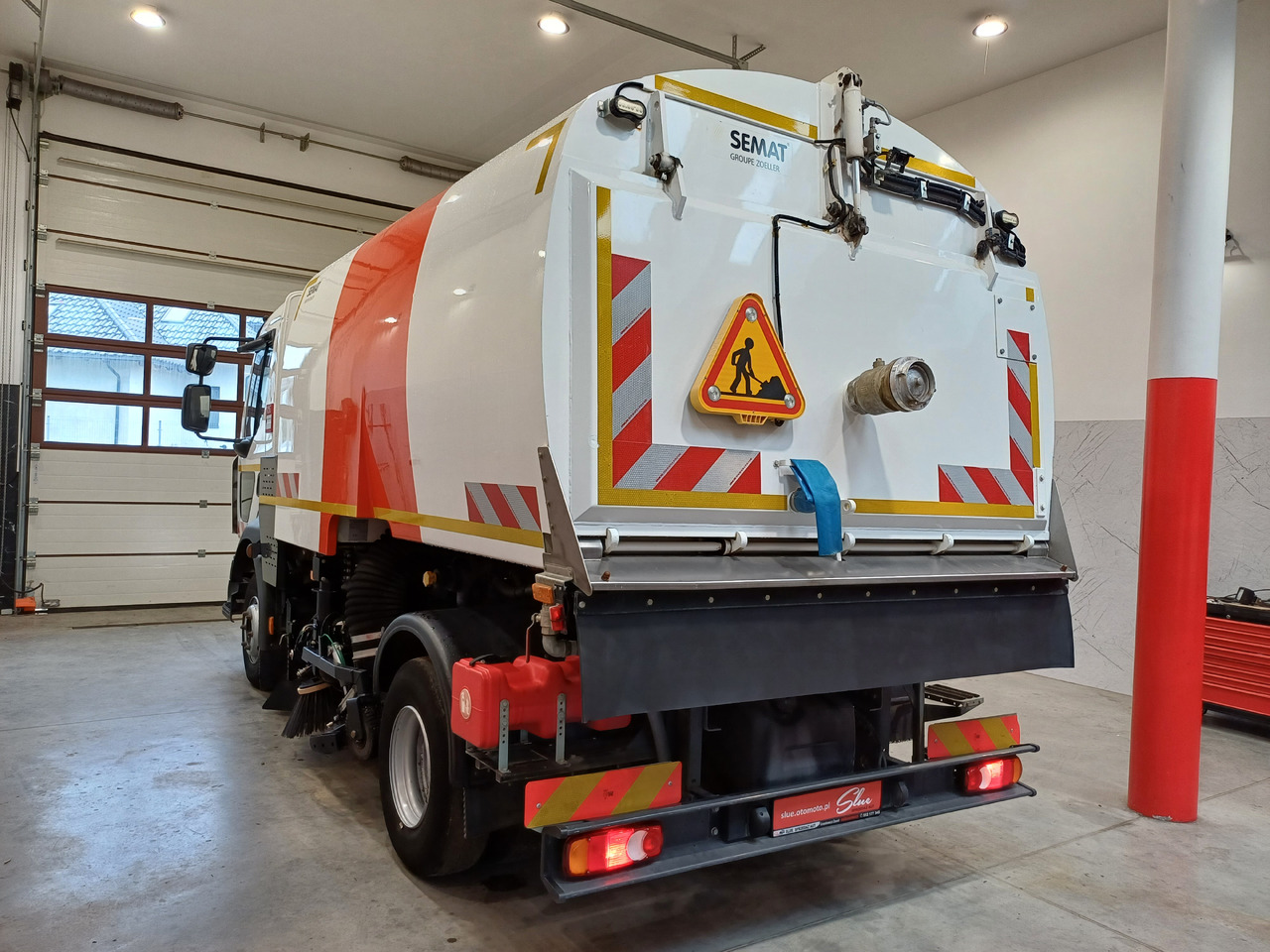 RENAULT D12 Zamiatarka Kehrmaschine 2 Motoren SEMAT Zoeller Szczotki L/R Euro 6 PM10 2017r - Makinë fshirëse për rrugët: foto 3 RENAULT D12 Zamiatarka Kehrmaschine 2 Motoren SEMAT Zoeller Szczotki L/R Euro 6 PM10 2017r - Makinë fshirëse për rrugët: foto 3