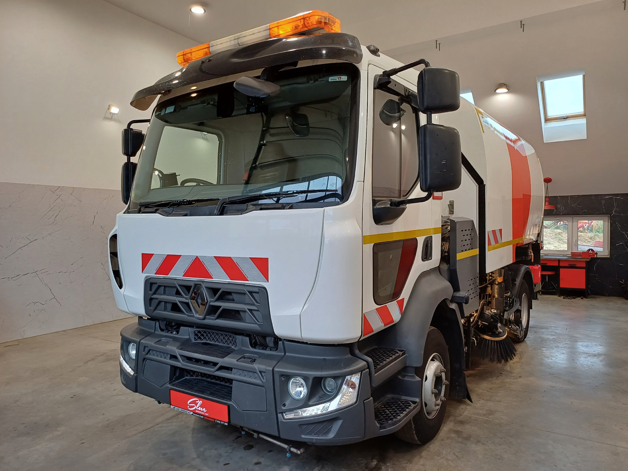 RENAULT D12 Zamiatarka Kehrmaschine 2 Motoren SEMAT Zoeller Szczotki L/R Euro 6 PM10 2017r - Makinë fshirëse për rrugët: foto 2 RENAULT D12 Zamiatarka Kehrmaschine 2 Motoren SEMAT Zoeller Szczotki L/R Euro 6 PM10 2017r - Makinë fshirëse për rrugët: foto 2