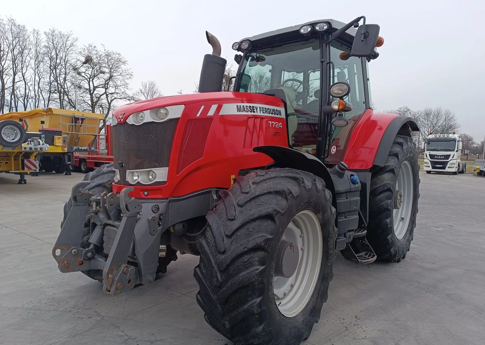 Massey Ferguson 7724 Dyna 6 - Traktor: foto 1 Massey Ferguson 7724 Dyna 6 - Traktor: foto 1
