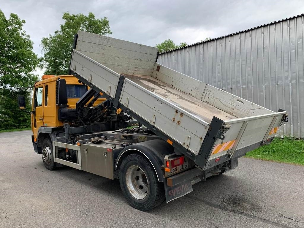 Volvo FL615 + HIAB 027-2 - Kamion vetëshkarkues: foto 2 Volvo FL615 + HIAB 027-2 - Kamion vetëshkarkues: foto 2
