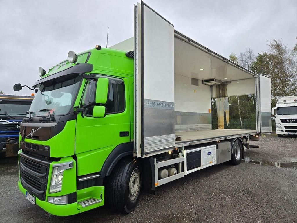 Volvo FM370 4X2 CARRIER 1150 SIDEOPENING - Kamion frigorifer: foto 1 Volvo FM370 4X2 CARRIER 1150 SIDEOPENING - Kamion frigorifer: foto 1