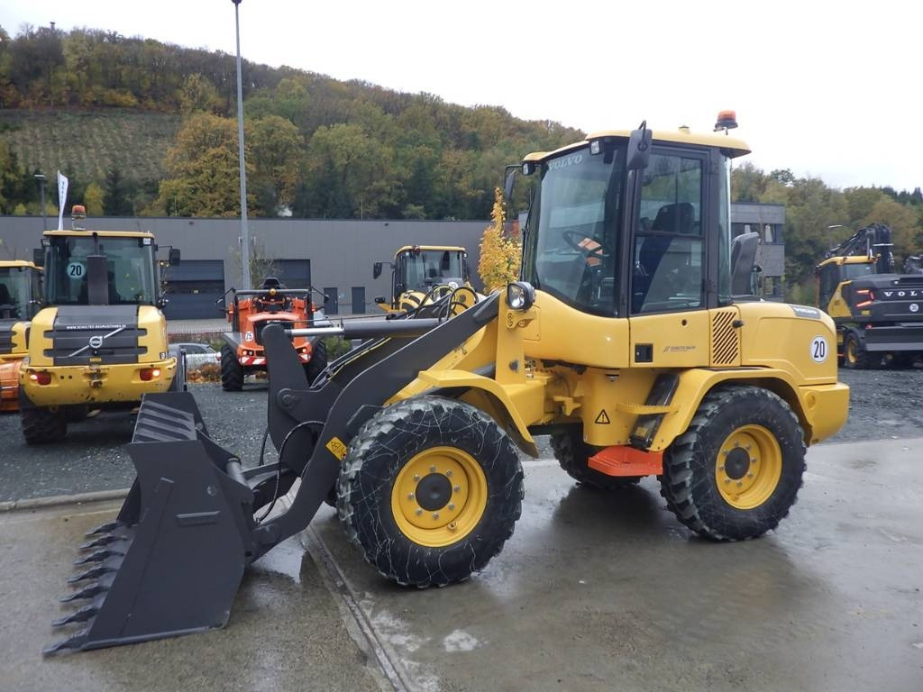 Volvo L 30 G - Fadrom me goma: foto 1 Volvo L 30 G - Fadrom me goma: foto 1