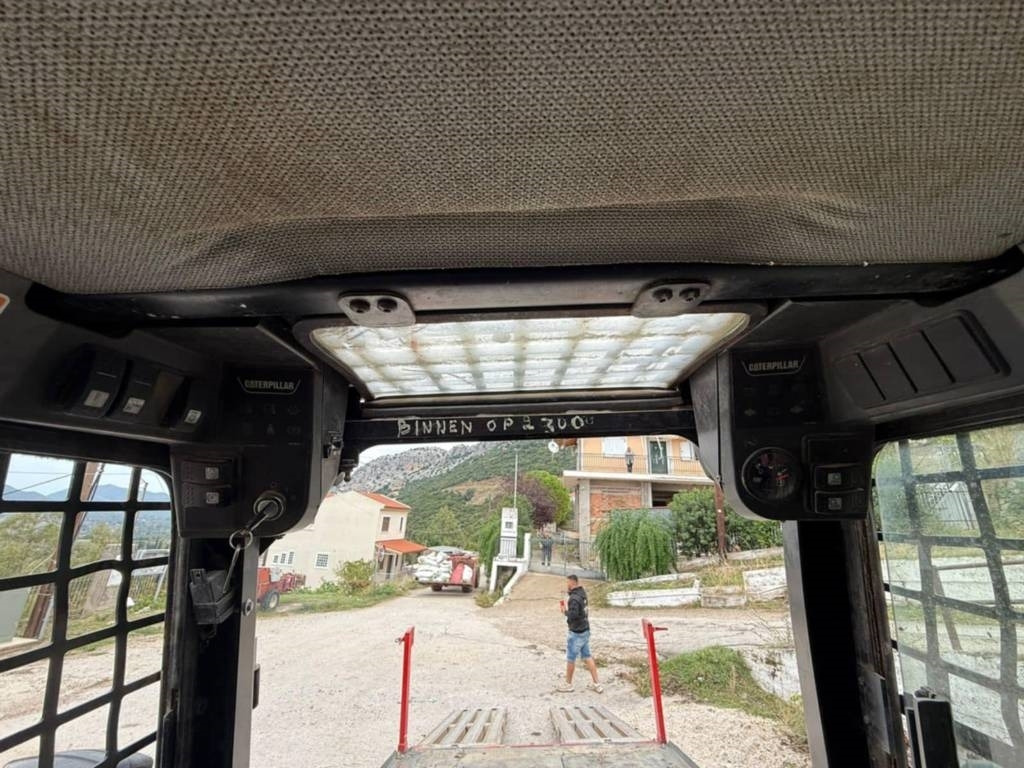 CAT 216 - Mini fadrom: foto 5 CAT 216 - Mini fadrom: foto 5