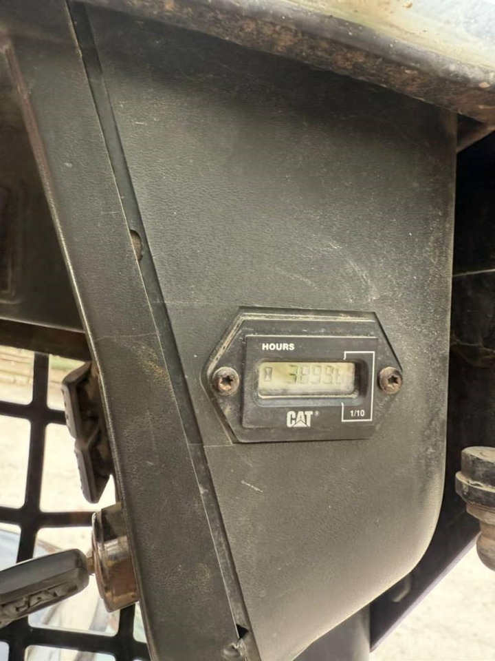 CAT 216 - Mini fadrom: foto 4 CAT 216 - Mini fadrom: foto 4