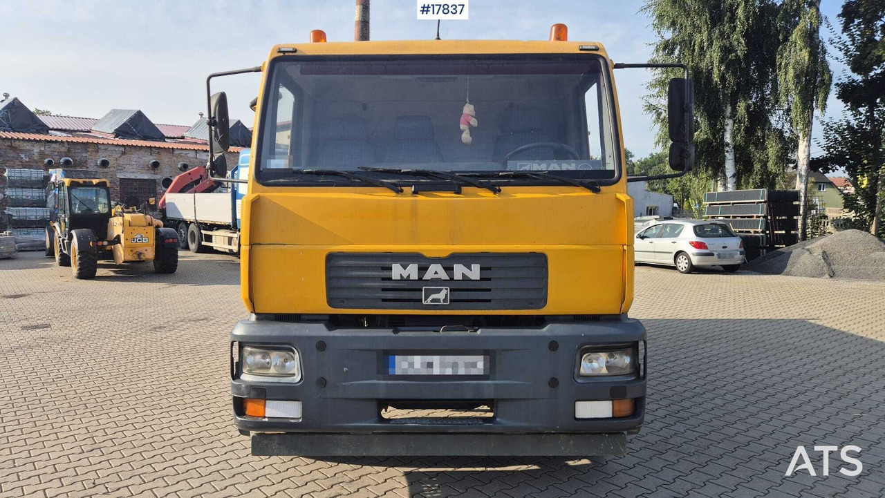 Tipper MAN 18.225 LC (2003) - Kamion vetëshkarkues: foto 3 Tipper MAN 18.225 LC (2003) - Kamion vetëshkarkues: foto 3