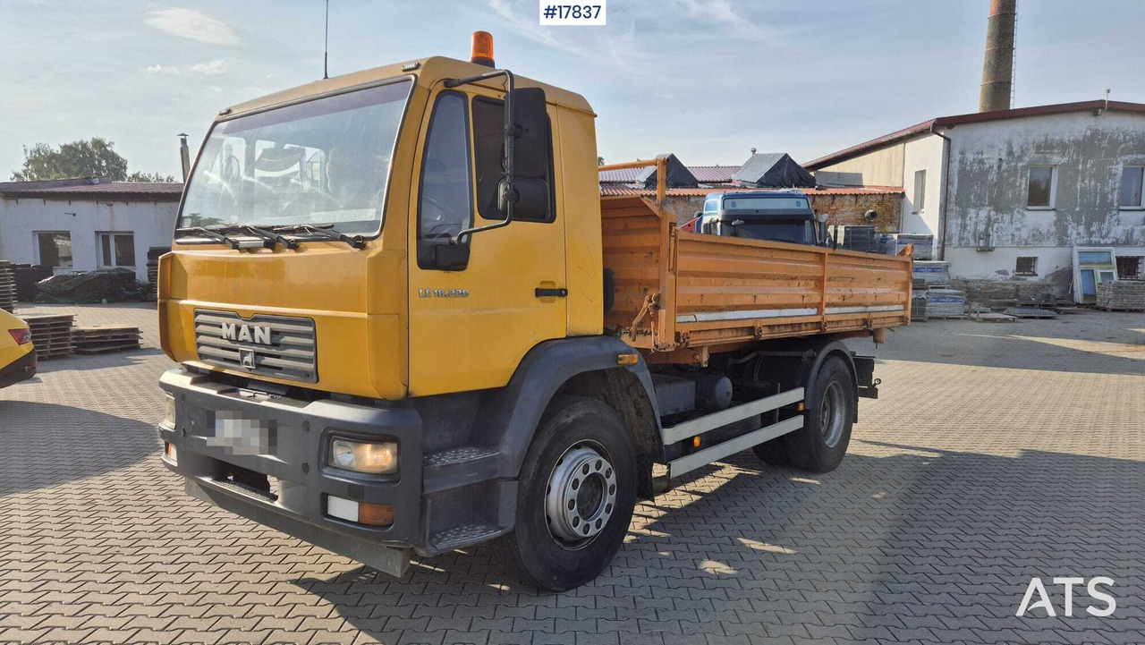 Tipper MAN 18.225 LC (2003) - Kamion vetëshkarkues: foto 4 Tipper MAN 18.225 LC (2003) - Kamion vetëshkarkues: foto 4