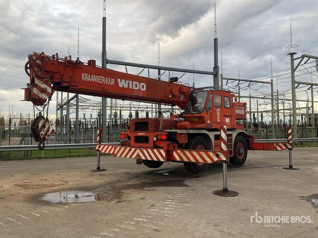 1990 Kato KR-250 25 ton 4x4x4 Rough Terrain Crane - Vinç për të gjitha terrenet: foto 1 1990 Kato KR-250 25 ton 4x4x4 Rough Terrain Crane - Vinç për të gjitha terrenet: foto 1