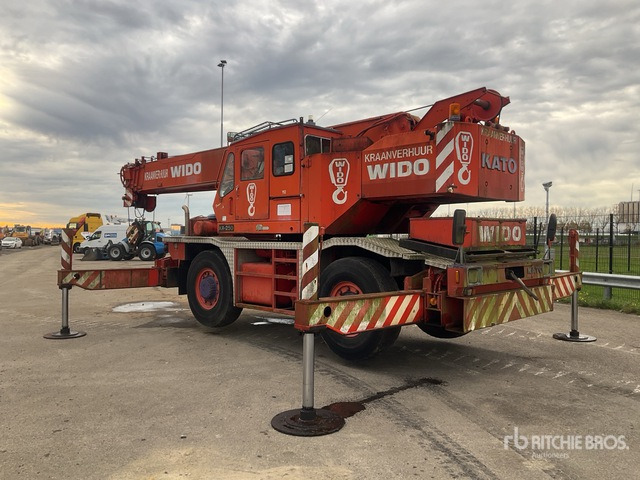 1990 Kato KR-250 25 ton 4x4x4 Rough Terrain Crane - Vinç për të gjitha terrenet: foto 3 1990 Kato KR-250 25 ton 4x4x4 Rough Terrain Crane - Vinç për të gjitha terrenet: foto 3