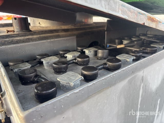 2006 Haulotte HA12IP 2WD Electric Articulating Boom Lift - Krah me çernjerë: foto 5 2006 Haulotte HA12IP 2WD Electric Articulating Boom Lift - Krah me çernjerë: foto 5