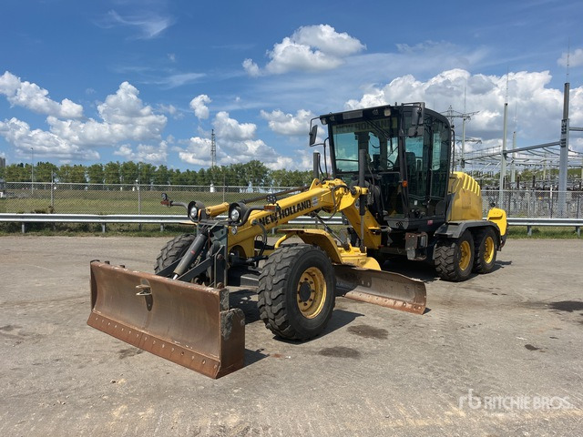 2012 New Holland F106.7A AWD Motor Grader - Trince/ Grirese degesh dhe bari: foto 1 2012 New Holland F106.7A AWD Motor Grader - Trince/ Grirese degesh dhe bari: foto 1