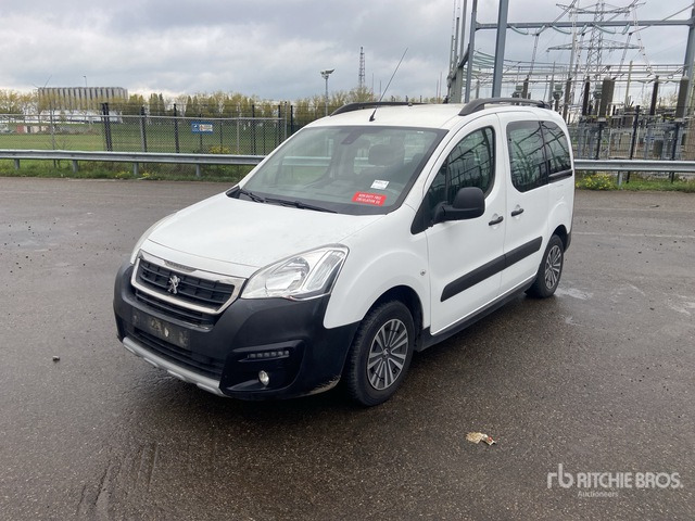 2017 Peugeot Partner 4x2 Van Truck - Veturë: foto 2 2017 Peugeot Partner 4x2 Van Truck - Veturë: foto 2
