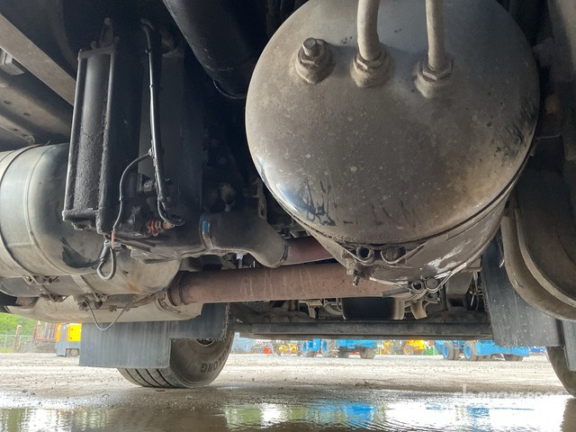 2010 MAN TGA33.400 6x4 T/A Sleeper Truck Tractor - Gjysmë-kamion: foto 4 2010 MAN TGA33.400 6x4 T/A Sleeper Truck Tractor - Gjysmë-kamion: foto 4