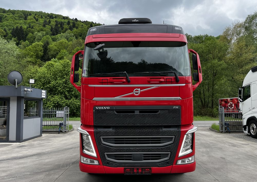 Volvo FH // Standard // 2018 // Duże zbiorniki // Klima postojowa // Radary // Idealny ! - Gjysmë-kamion: foto 2 Volvo FH // Standard // 2018 // Duże zbiorniki // Klima postojowa // Radary // Idealny ! - Gjysmë-kamion: foto 2