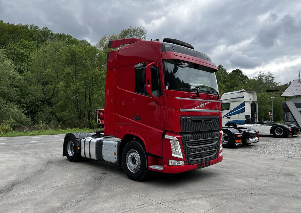 Volvo FH // Standard // 2018 // Duże zbiorniki // Klima postojowa // Radary // Idealny ! - Gjysmë-kamion: foto 3 Volvo FH // Standard // 2018 // Duże zbiorniki // Klima postojowa // Radary // Idealny ! - Gjysmë-kamion: foto 3