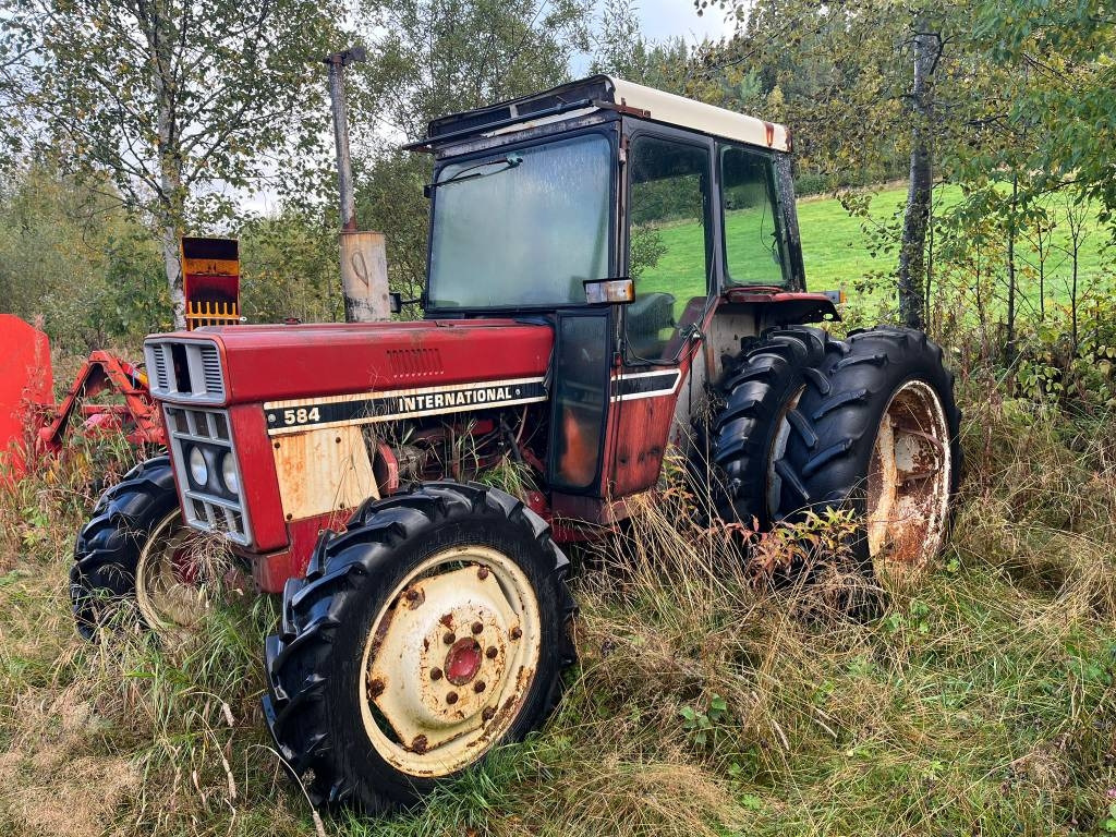 International Harvester 584 4WD - Traktor: foto 1 International Harvester 584 4WD - Traktor: foto 1