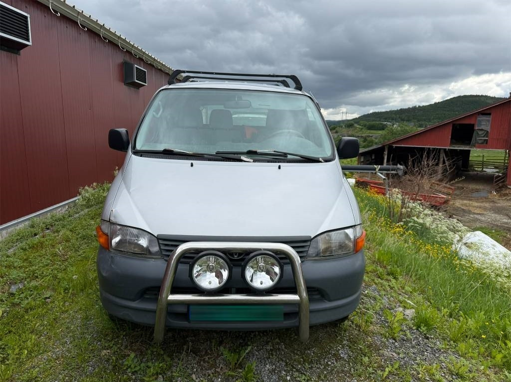 Toyota Hiace 4x4 - Furgon i vogël: foto 3 Toyota Hiace 4x4 - Furgon i vogël: foto 3