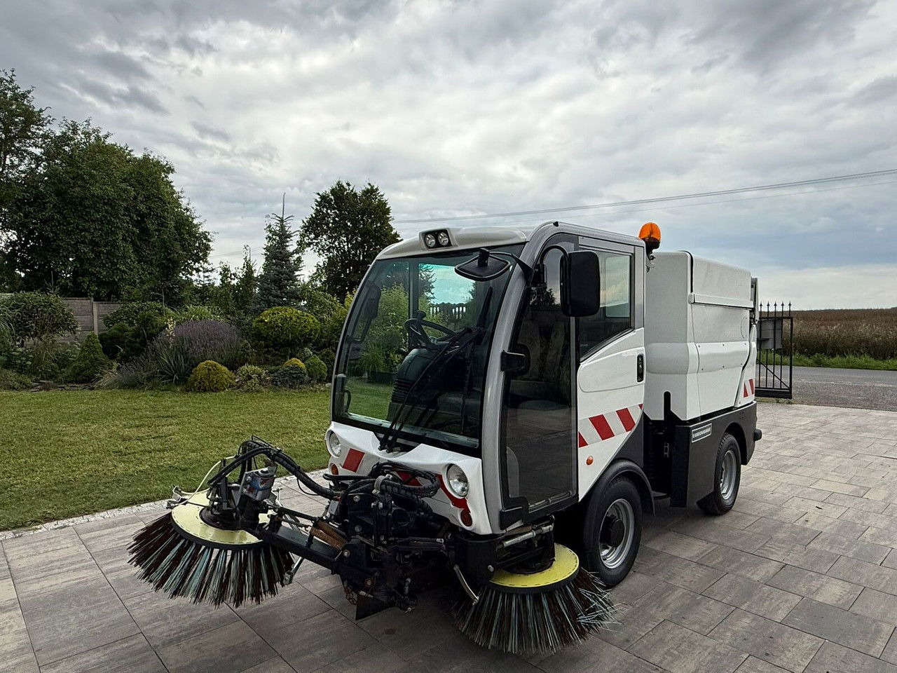 Bucher CityCat 2020 Zamiatarka 3 szczotki Klimatyzacja Ka mera cofania - Makinë fshirëse për rrugët: foto 3 Bucher CityCat 2020 Zamiatarka 3 szczotki Klimatyzacja Ka mera cofania - Makinë fshirëse për rrugët: foto 3