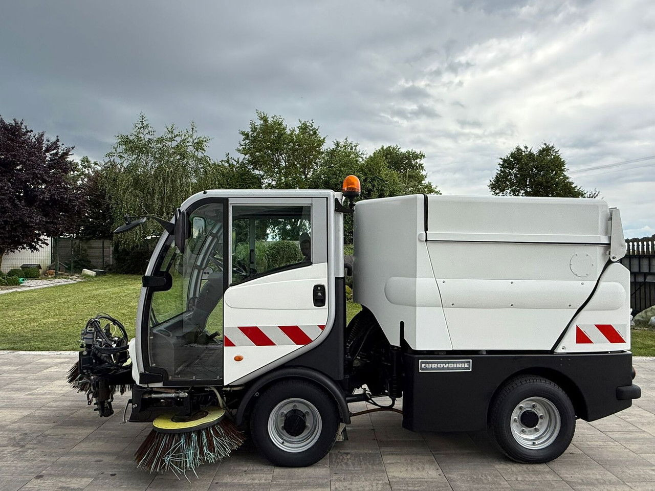 Bucher CityCat 2020 Zamiatarka 3 szczotki Klimatyzacja Ka mera cofania - Makinë fshirëse për rrugët: foto 5 Bucher CityCat 2020 Zamiatarka 3 szczotki Klimatyzacja Ka mera cofania - Makinë fshirëse për rrugët: foto 5