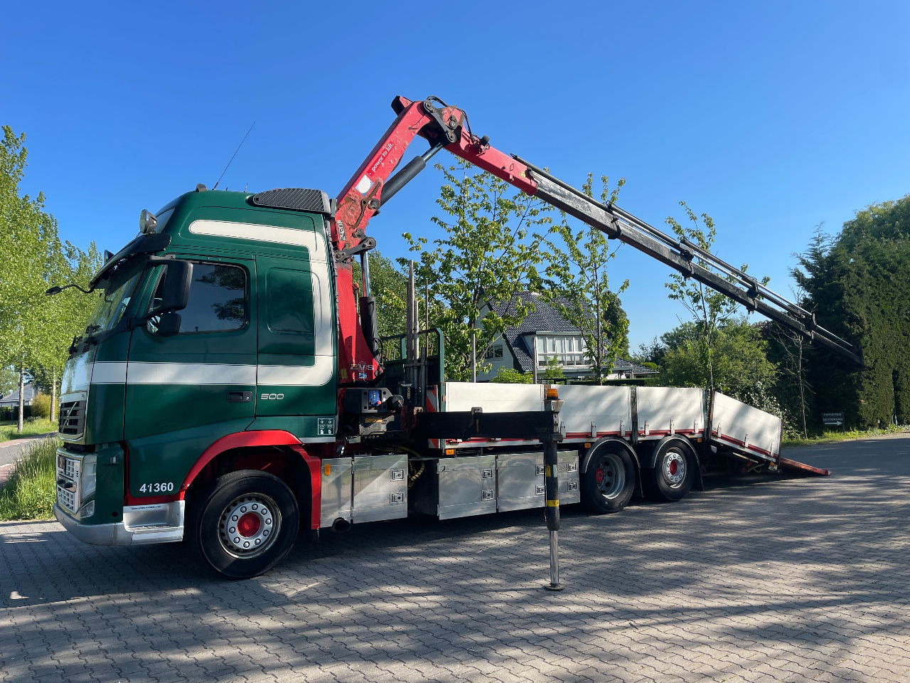 Volvo FH 13.500 HMF 2420 K5 crane, winch, and extendable deck - Kamion me vinç: foto 1 Volvo FH 13.500 HMF 2420 K5 crane, winch, and extendable deck - Kamion me vinç: foto 1