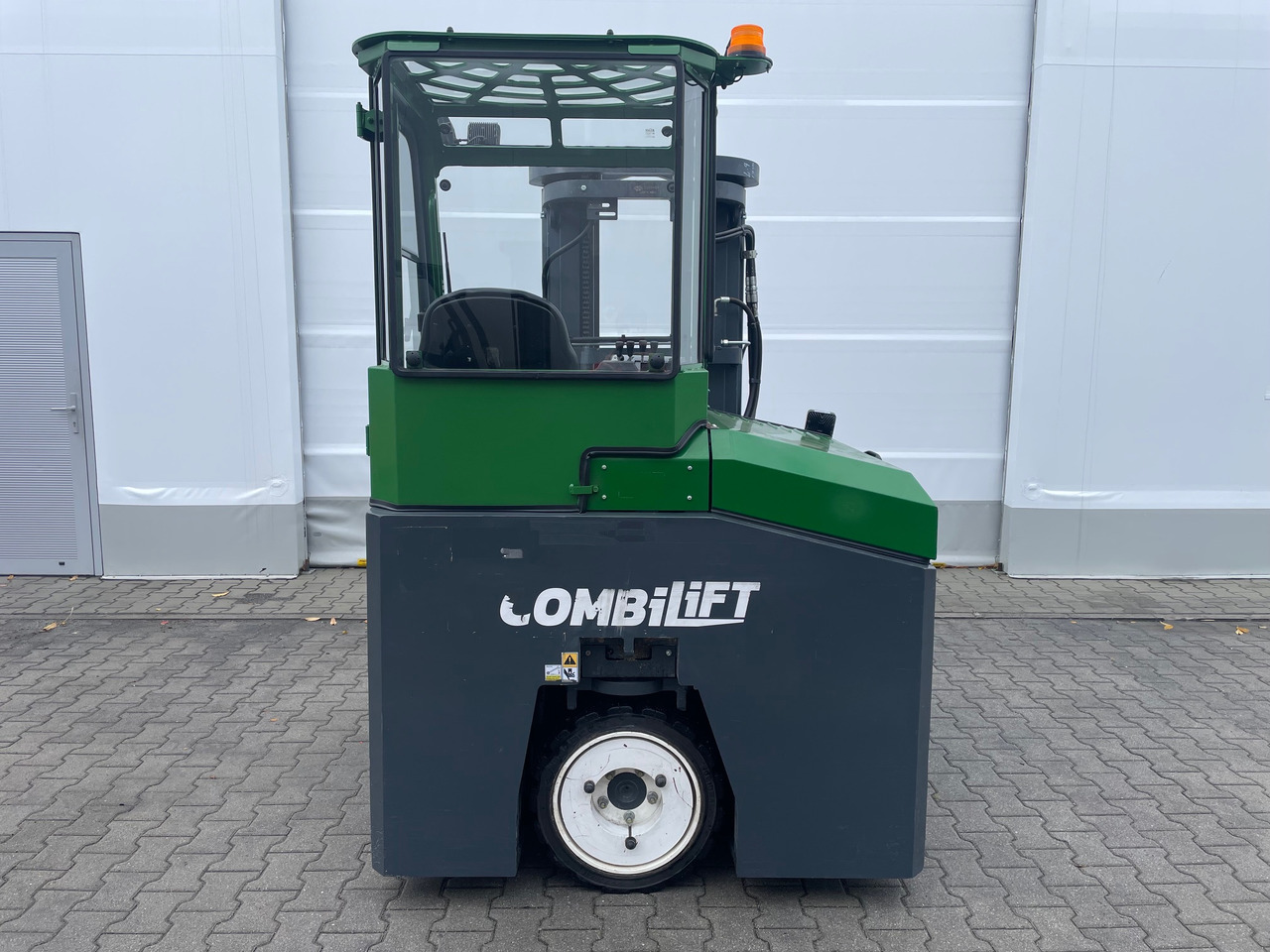 Combilift CBE 2500 - Pirun ritërheqës me 4 rrugë: foto 4 Combilift CBE 2500 - Pirun ritërheqës me 4 rrugë: foto 4