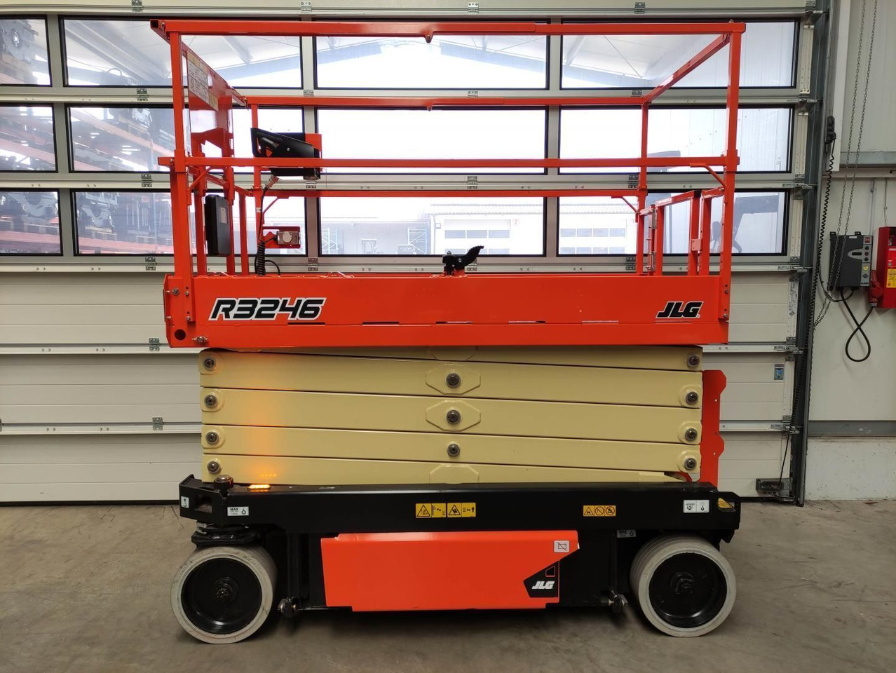 JLG R3246 - Ngritës gërshërë: foto 1 JLG R3246 - Ngritës gërshërë: foto 1