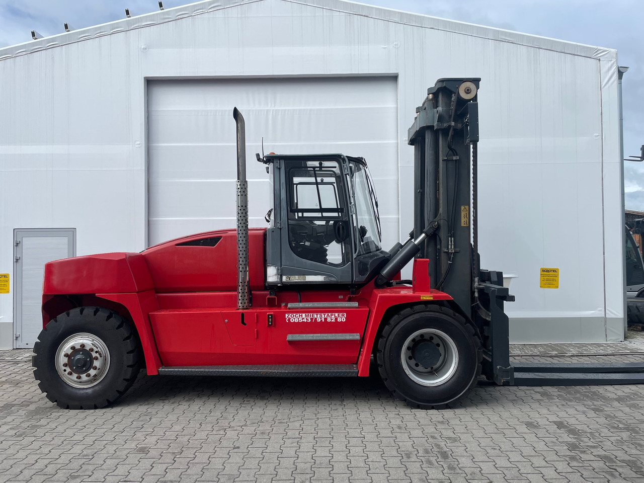 Kalmar DCG160-12 - Ekskavator kontejnerësh: foto 2 Kalmar DCG160-12 - Ekskavator kontejnerësh: foto 2