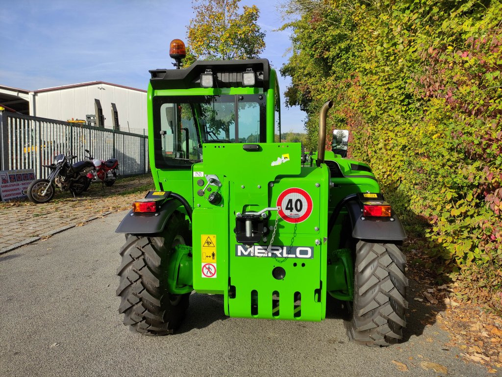 Merlo P27.6 Plus - 40km/h - Ekskavator teleskopik: foto 4 Merlo P27.6 Plus - 40km/h - Ekskavator teleskopik: foto 4
