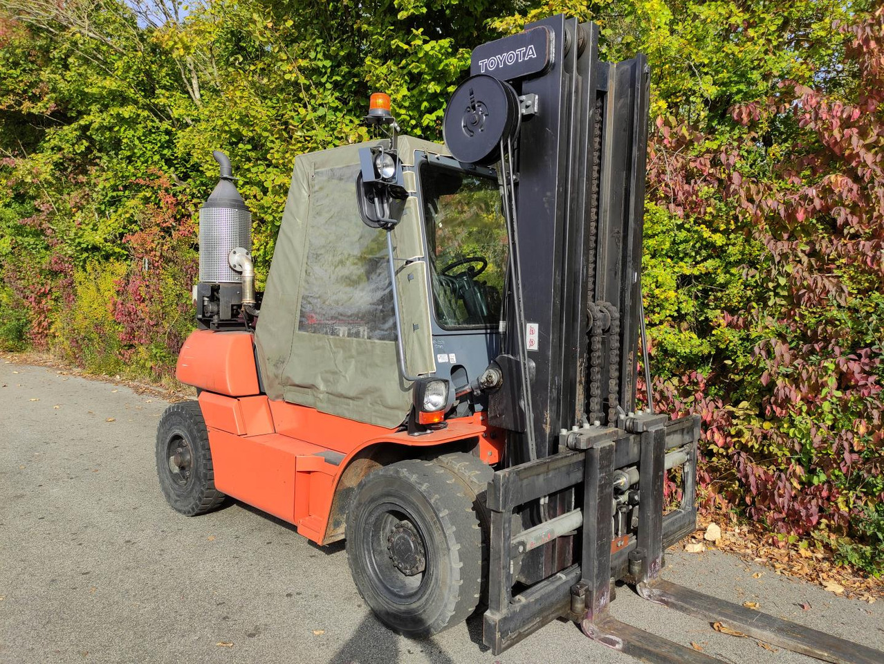 Toyota 50-5FD60 - Pirun më naftë: foto 1 Toyota 50-5FD60 - Pirun më naftë: foto 1