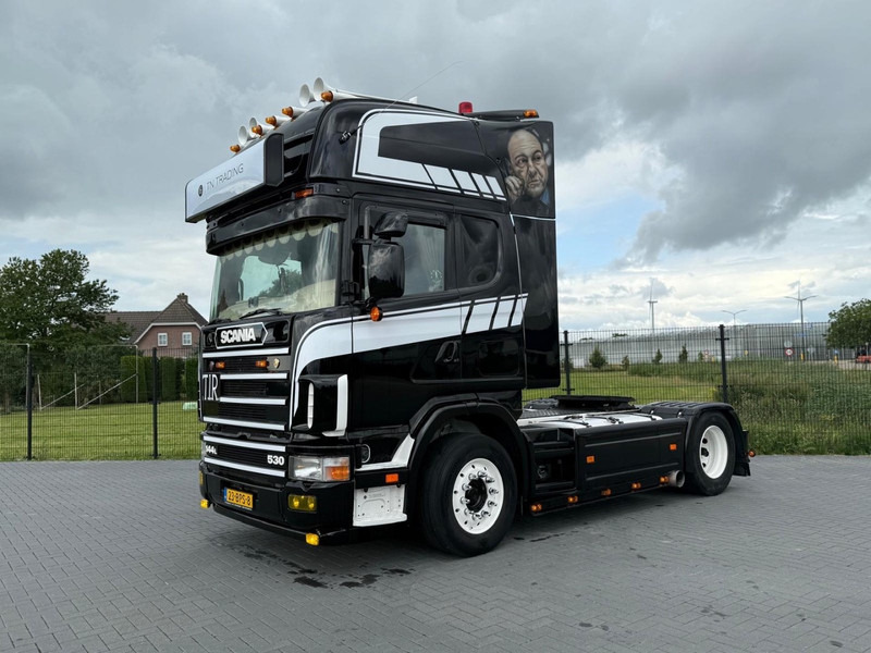 Scania R 144 530 SHOW TRUCK, INTERIEUR, OPEN UITLAAT, HOBBY, TOP. - Gjysmë-kamion: foto 2 Scania R 144 530 SHOW TRUCK, INTERIEUR, OPEN UITLAAT, HOBBY, TOP. - Gjysmë-kamion: foto 2