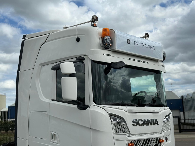 Scania R580 V8 NGS 3.15WB, RETARDER, VOLLUCHT, LEER, LED, KING OF THE ROAD. - Gjysmë-kamion: foto 2 Scania R580 V8 NGS 3.15WB, RETARDER, VOLLUCHT, LEER, LED, KING OF THE ROAD. - Gjysmë-kamion: foto 2