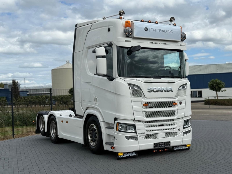 Scania R580 V8 NGS 3.15WB, RETARDER, VOLLUCHT, LEER, LED, KING OF THE ROAD. - Gjysmë-kamion: foto 1 Scania R580 V8 NGS 3.15WB, RETARDER, VOLLUCHT, LEER, LED, KING OF THE ROAD. - Gjysmë-kamion: foto 1
