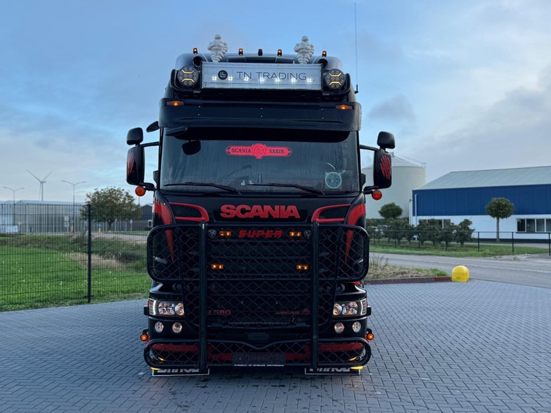 Scania R580 V8 SHOWTRUCK, VOLLUCHT, LEER, RETARDER, BULLBAR, 3.15WB. - Gjysmë-kamion: foto 4 Scania R580 V8 SHOWTRUCK, VOLLUCHT, LEER, RETARDER, BULLBAR, 3.15WB. - Gjysmë-kamion: foto 4